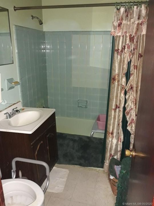 Recently Sold: $80,000 (3 beds, 2 baths, 1629 Square Feet)