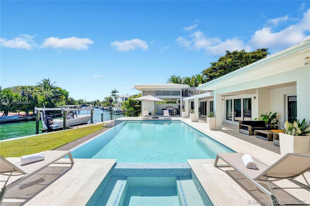 Recently Sold: $3,500,000 (4 beds, 4 baths, 3980 Square Feet)