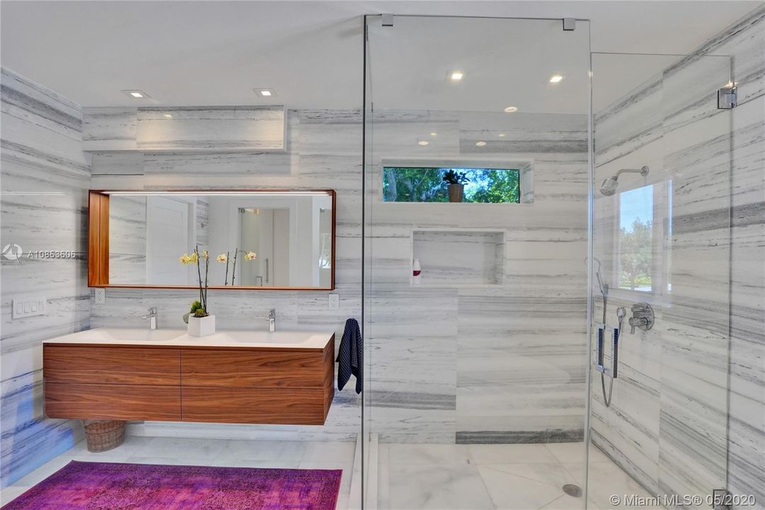 Recently Sold: $3,500,000 (4 beds, 4 baths, 3980 Square Feet)