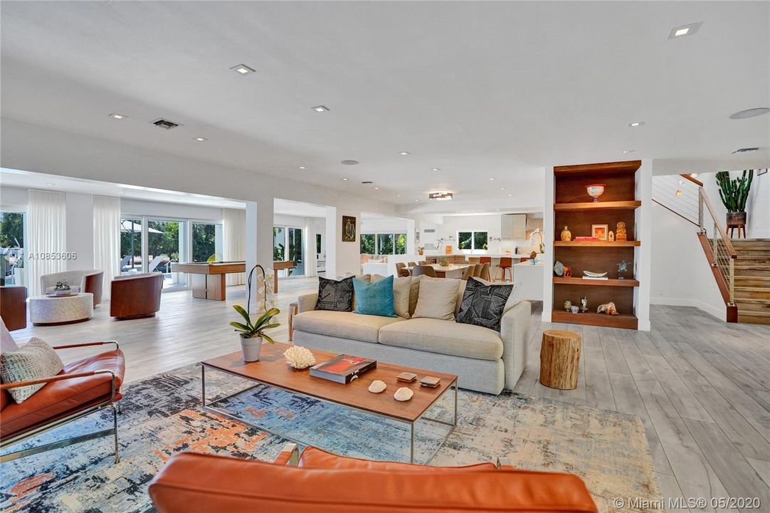 Recently Sold: $3,500,000 (4 beds, 4 baths, 3980 Square Feet)
