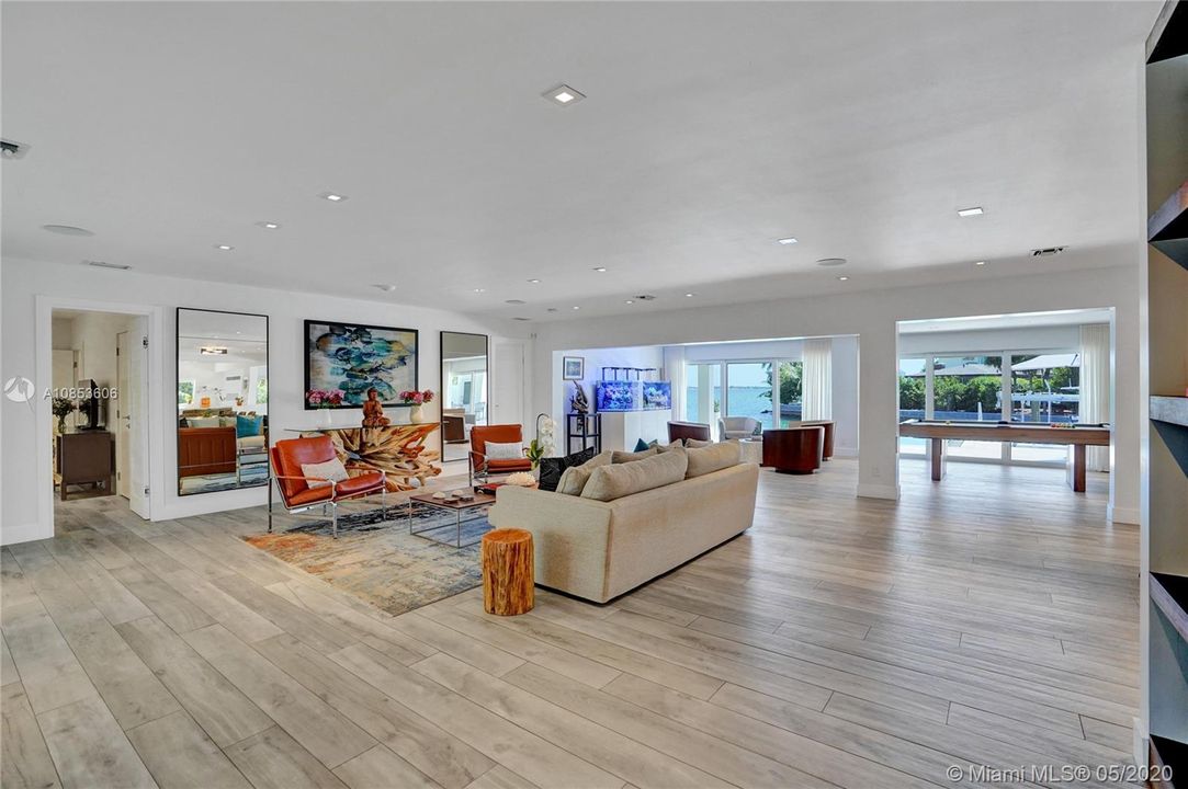 Recently Sold: $3,500,000 (4 beds, 4 baths, 3980 Square Feet)