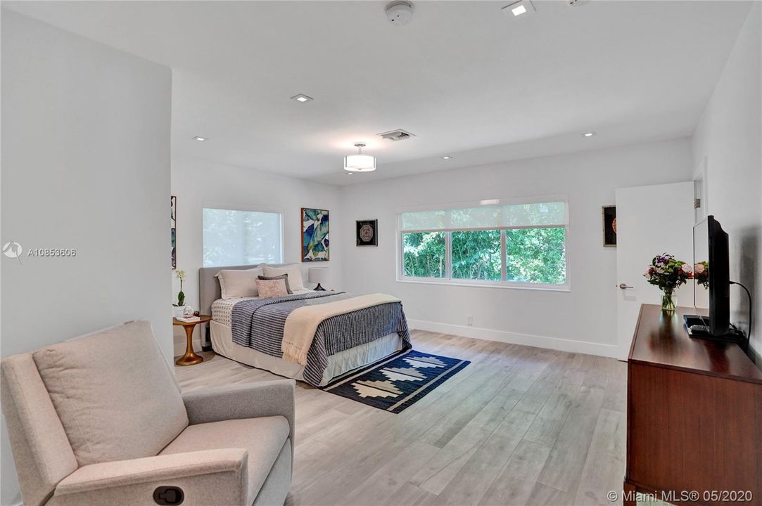 Recently Sold: $3,500,000 (4 beds, 4 baths, 3980 Square Feet)