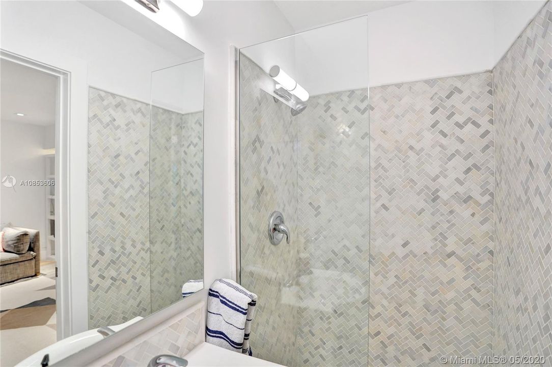 Recently Sold: $3,500,000 (4 beds, 4 baths, 3980 Square Feet)