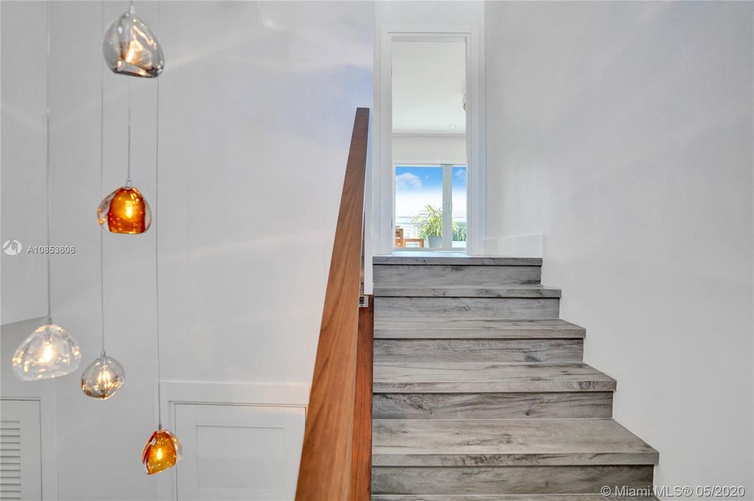 Recently Sold: $3,500,000 (4 beds, 4 baths, 3980 Square Feet)