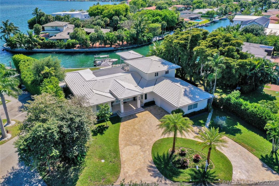 Recently Sold: $3,500,000 (4 beds, 4 baths, 3980 Square Feet)