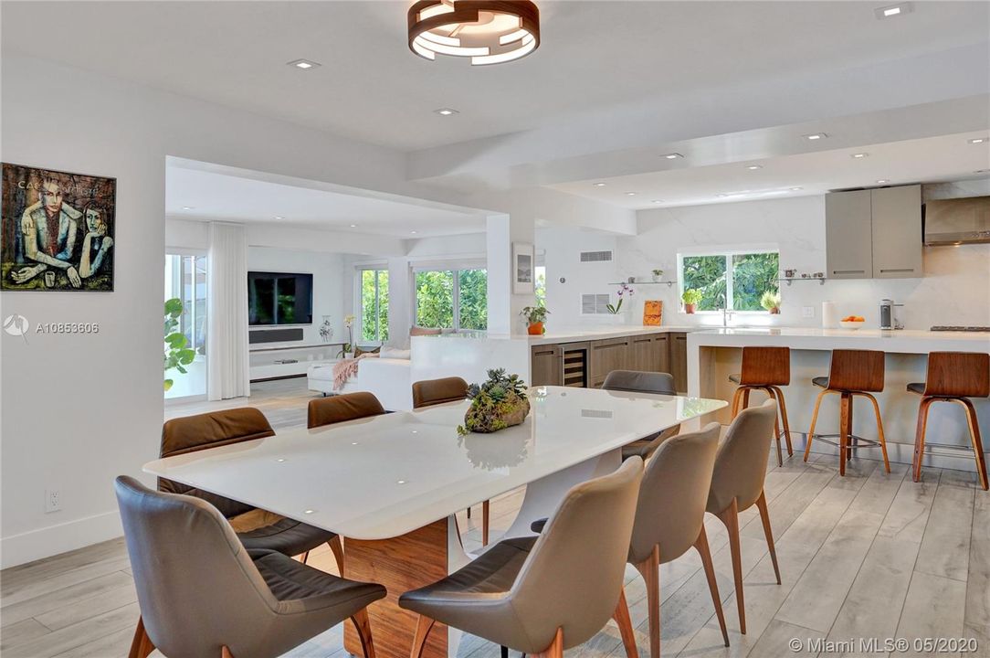 Recently Sold: $3,500,000 (4 beds, 4 baths, 3980 Square Feet)