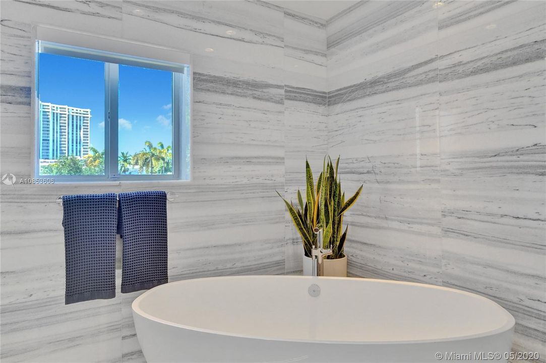 Recently Sold: $3,500,000 (4 beds, 4 baths, 3980 Square Feet)