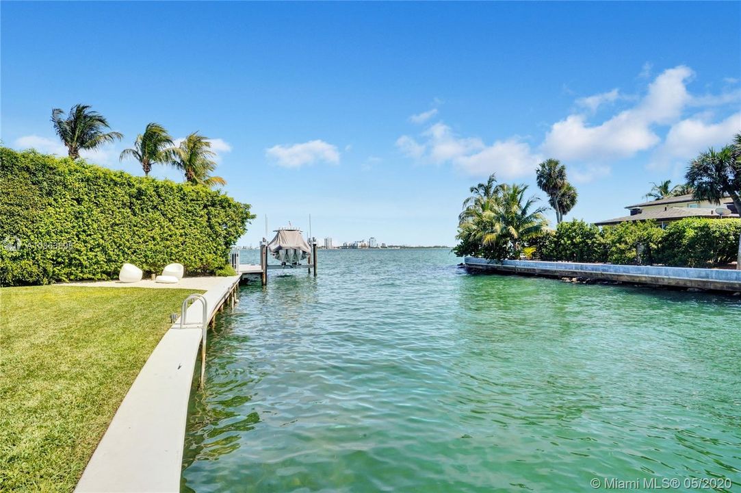 Recently Sold: $3,500,000 (4 beds, 4 baths, 3980 Square Feet)