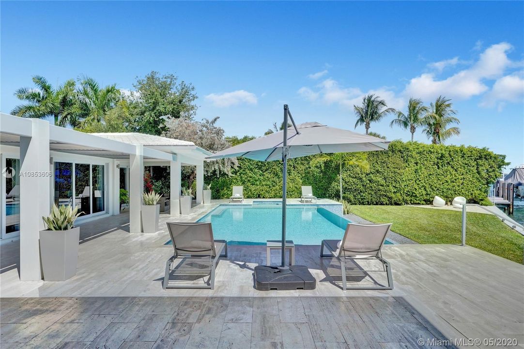Recently Sold: $3,500,000 (4 beds, 4 baths, 3980 Square Feet)