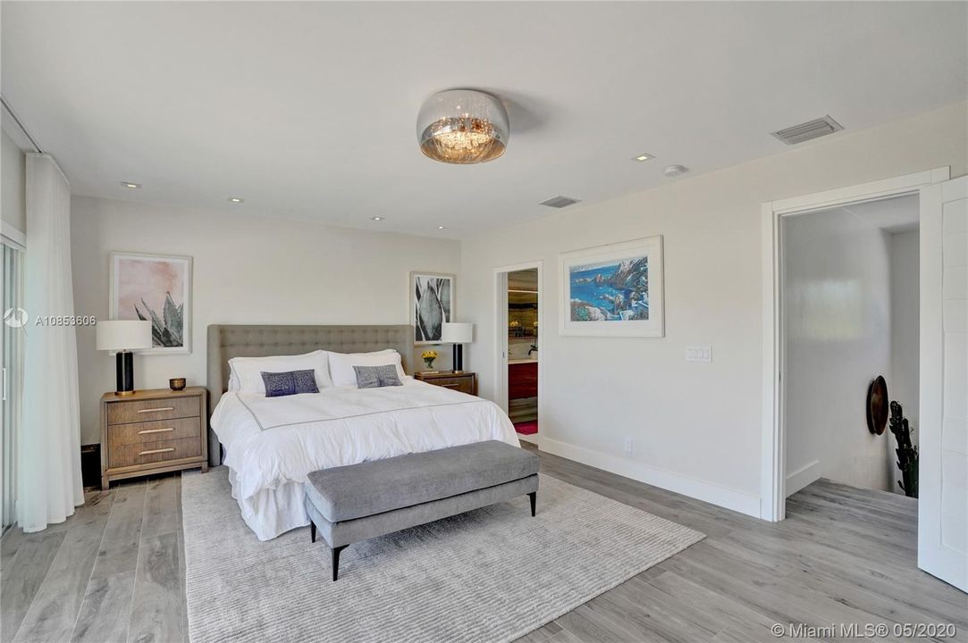 Recently Sold: $3,500,000 (4 beds, 4 baths, 3980 Square Feet)