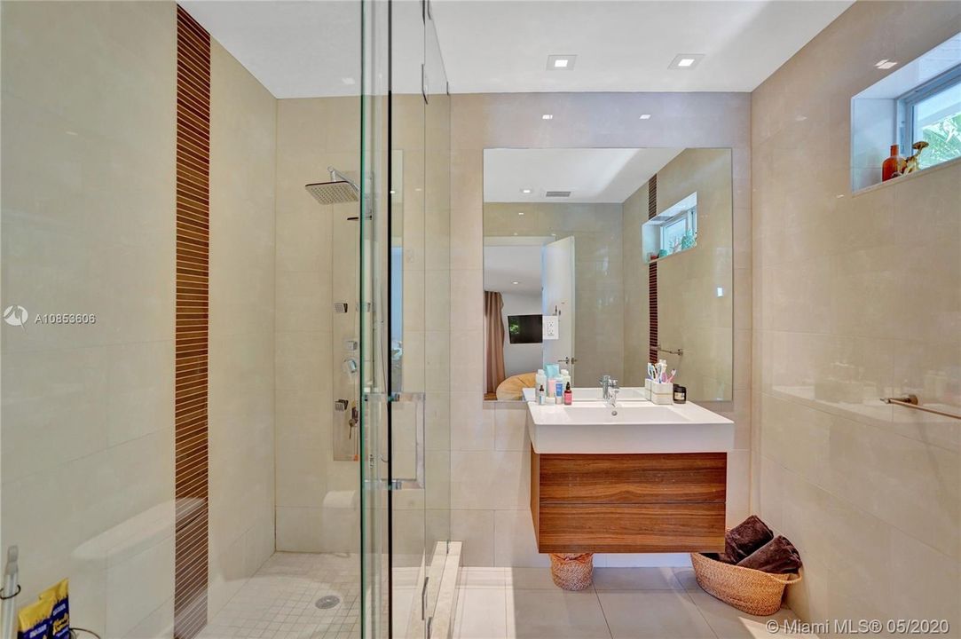 Recently Sold: $3,500,000 (4 beds, 4 baths, 3980 Square Feet)