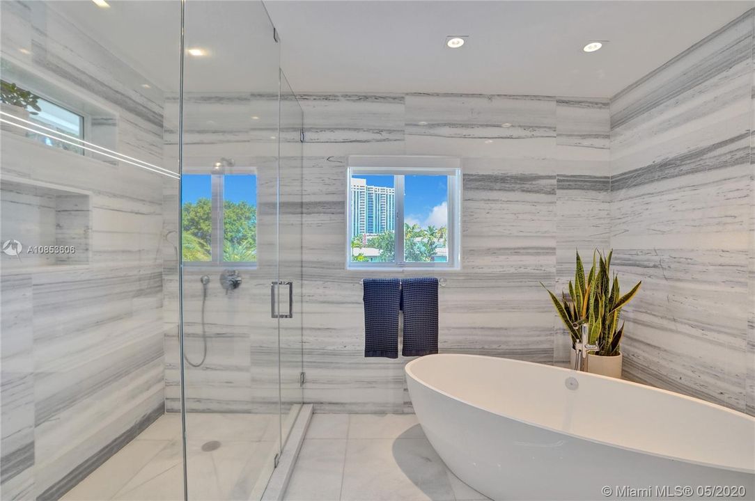 Recently Sold: $3,500,000 (4 beds, 4 baths, 3980 Square Feet)