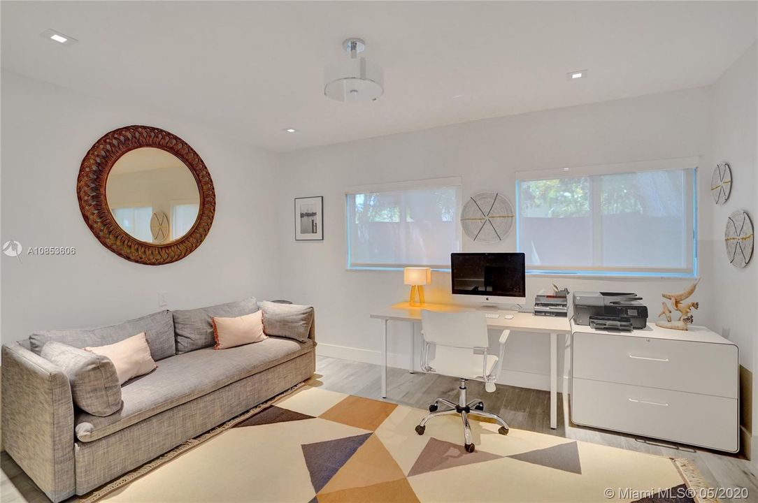 Recently Sold: $3,500,000 (4 beds, 4 baths, 3980 Square Feet)