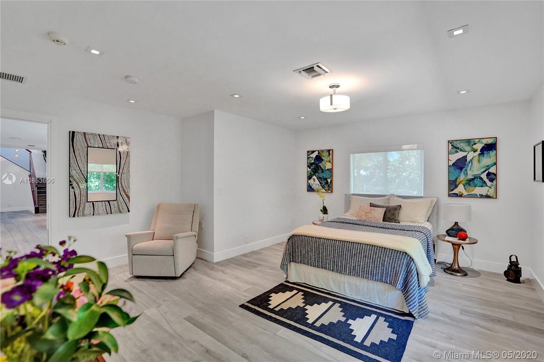 Recently Sold: $3,500,000 (4 beds, 4 baths, 3980 Square Feet)