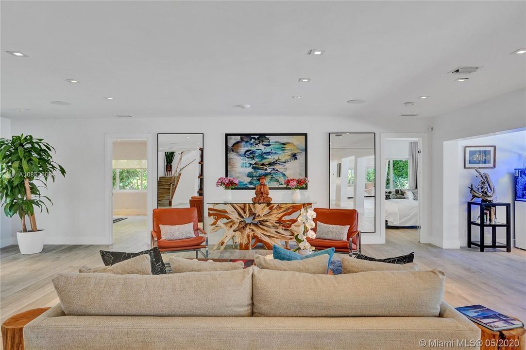 Recently Sold: $3,500,000 (4 beds, 4 baths, 3980 Square Feet)