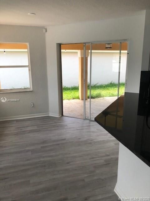 Vendido Recientemente: $344,900 (3 camas, 2 baños, 1782 Pies cuadrados)