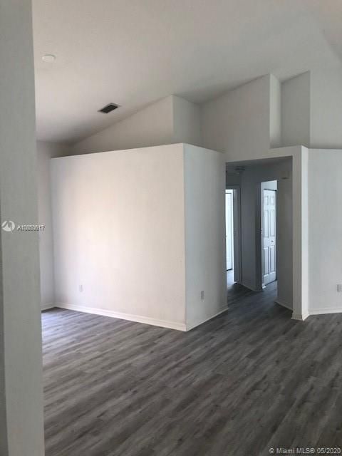 Vendido Recientemente: $344,900 (3 camas, 2 baños, 1782 Pies cuadrados)