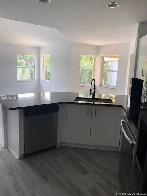 Vendido Recientemente: $344,900 (3 camas, 2 baños, 1782 Pies cuadrados)