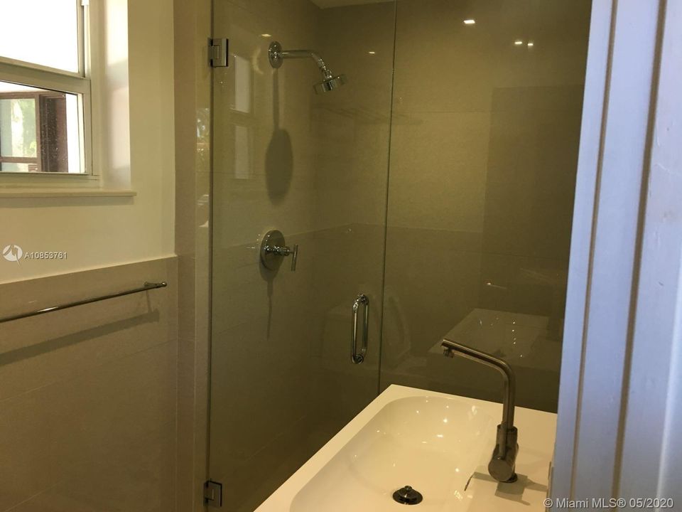 Recientemente alquilado: $6,500 (3 camas, 4 baños, 2084 Pies cuadrados)