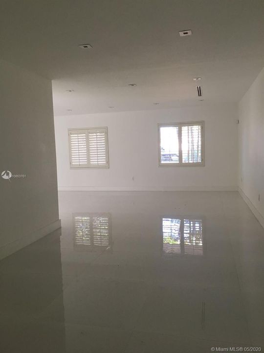 Recientemente alquilado: $6,500 (3 camas, 4 baños, 2084 Pies cuadrados)