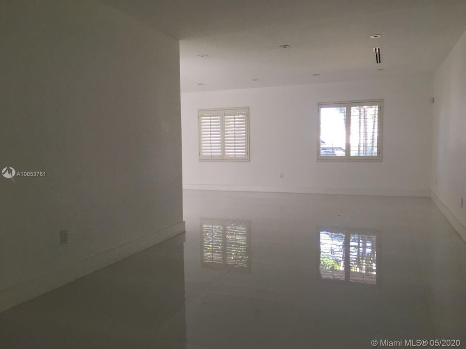 Recientemente alquilado: $6,500 (3 camas, 4 baños, 2084 Pies cuadrados)