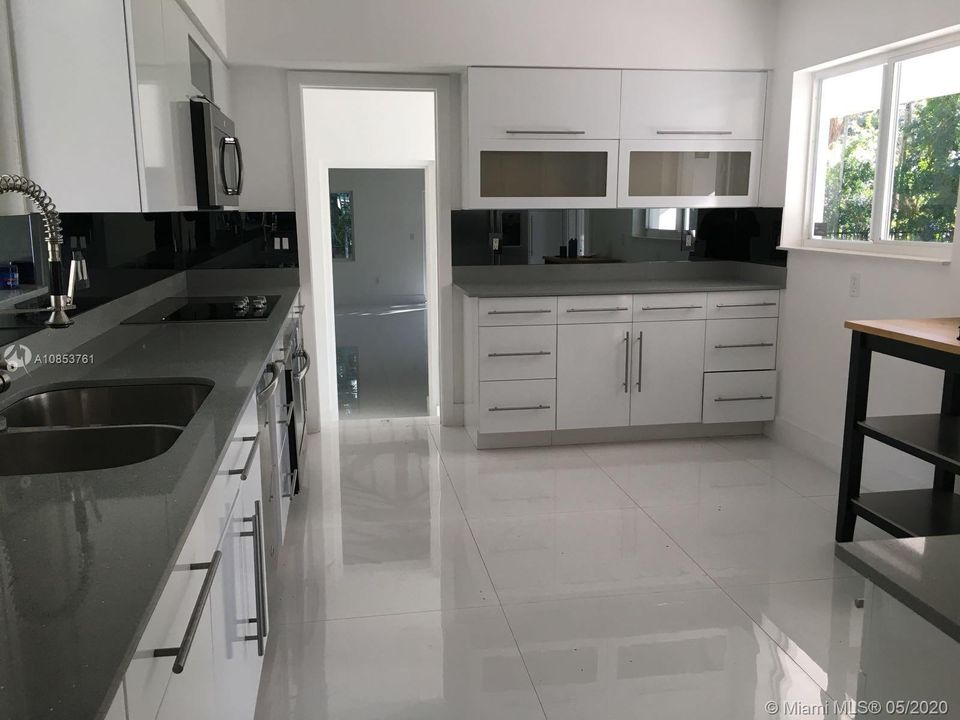 Recientemente alquilado: $6,500 (3 camas, 4 baños, 2084 Pies cuadrados)