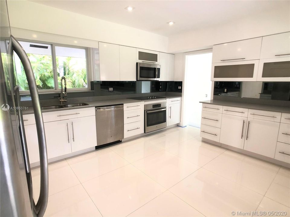 Recientemente alquilado: $6,500 (3 camas, 4 baños, 2084 Pies cuadrados)