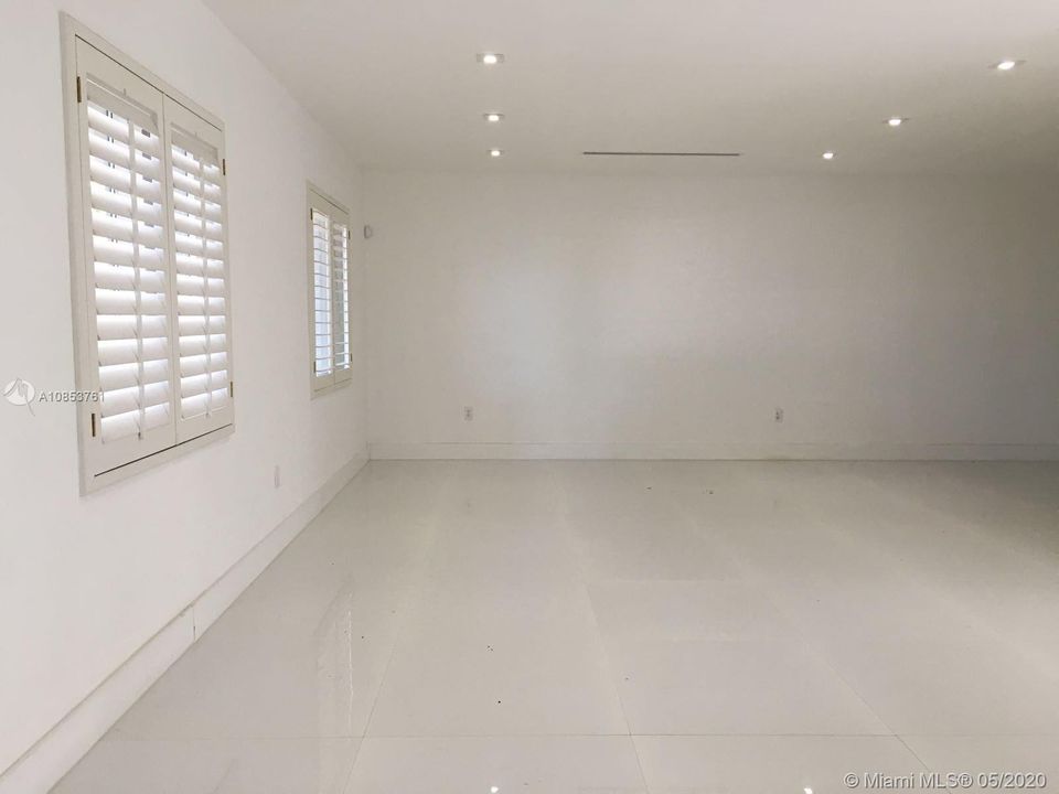 Recientemente alquilado: $6,500 (3 camas, 4 baños, 2084 Pies cuadrados)