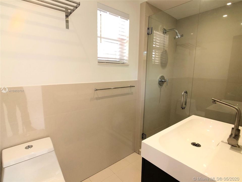 Recientemente alquilado: $6,500 (3 camas, 4 baños, 2084 Pies cuadrados)