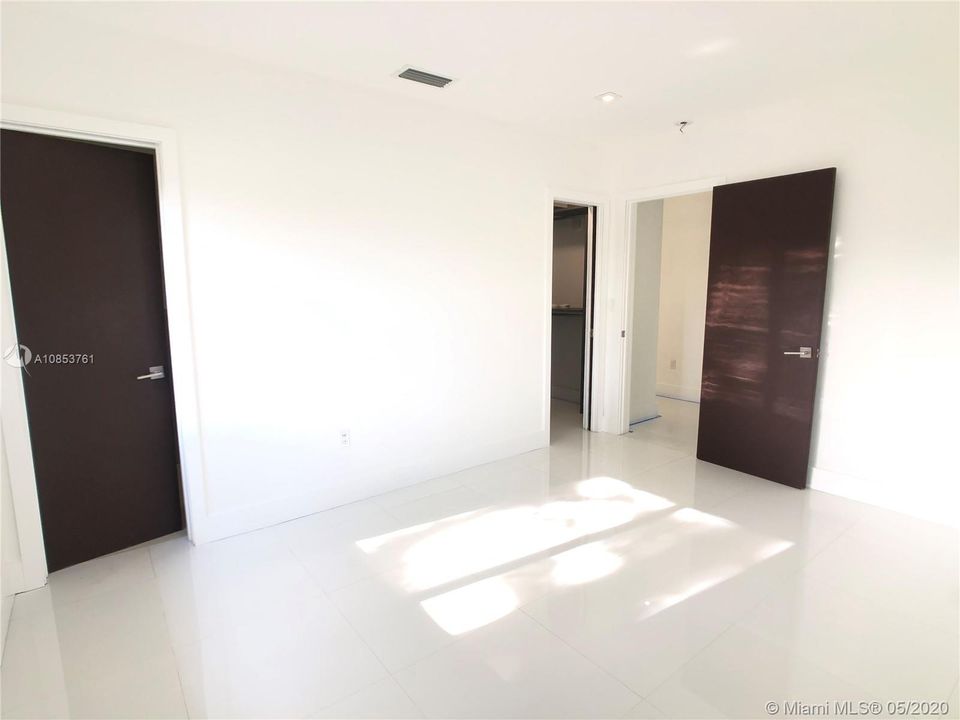 Recientemente alquilado: $6,500 (3 camas, 4 baños, 2084 Pies cuadrados)