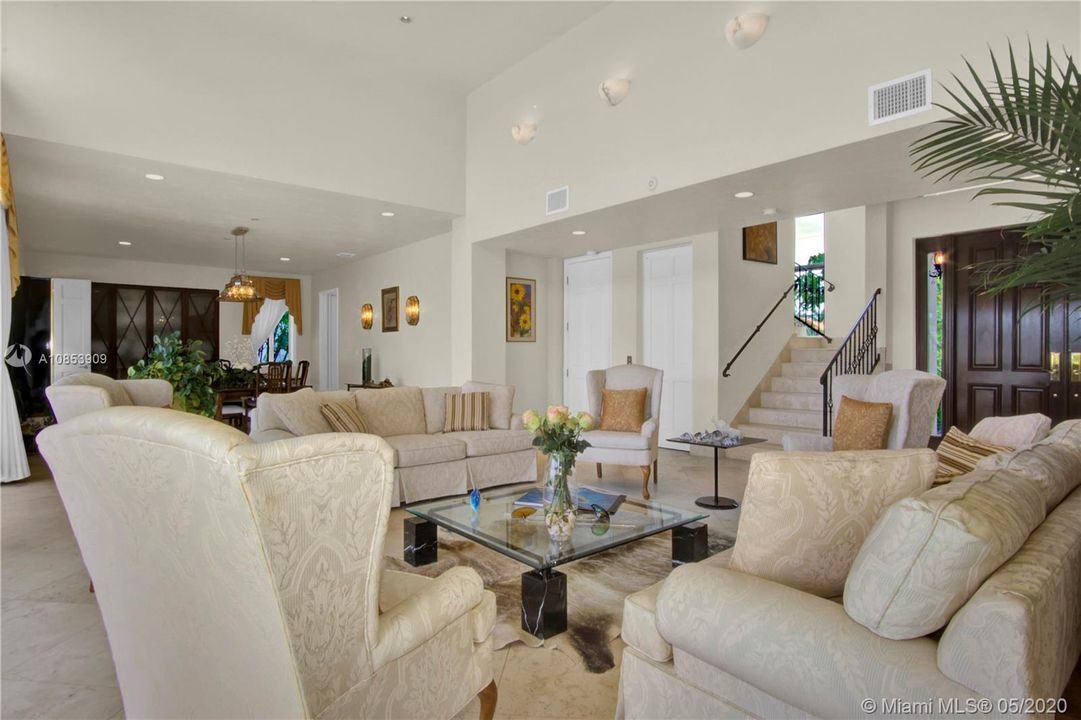 Integrated Living and Dining Room !