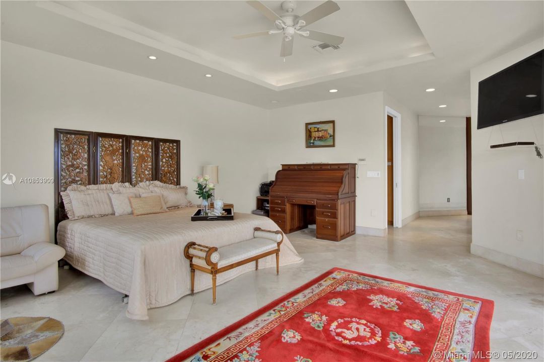 Expansive Master Bedroom !