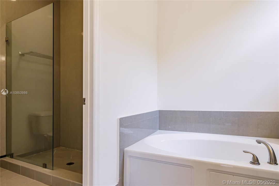 Недавно арендовано: $3,500 (4 спален, 2 ванн, 2318 Квадратных фут)