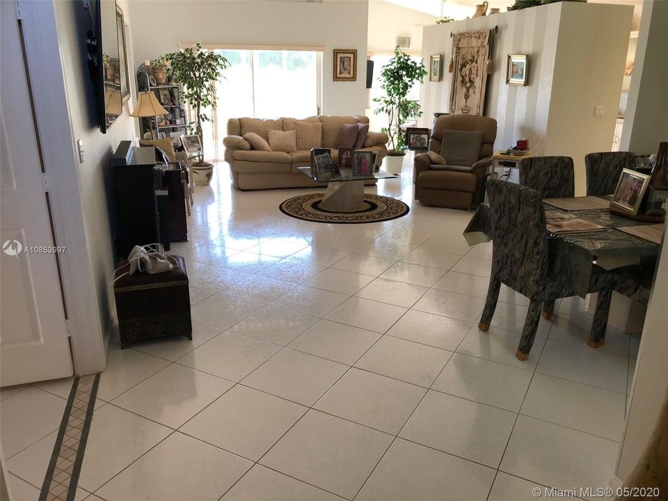 Recently Sold: $339,900 (3 beds, 2 baths, 1836 Square Feet)