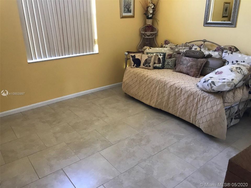 Recently Sold: $339,900 (3 beds, 2 baths, 1836 Square Feet)