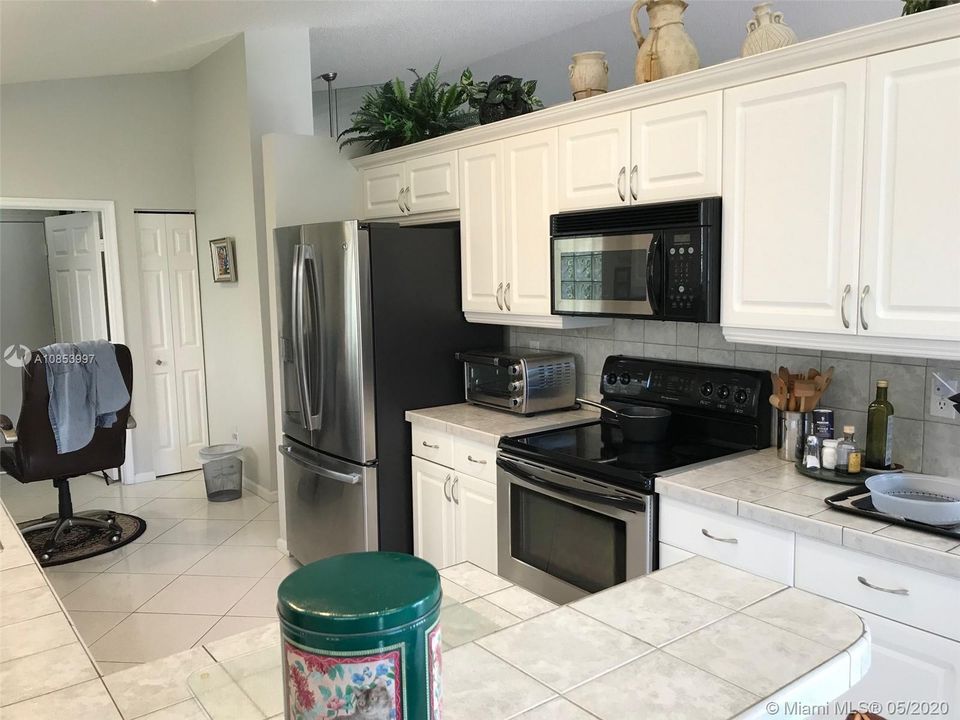 Recently Sold: $339,900 (3 beds, 2 baths, 1836 Square Feet)