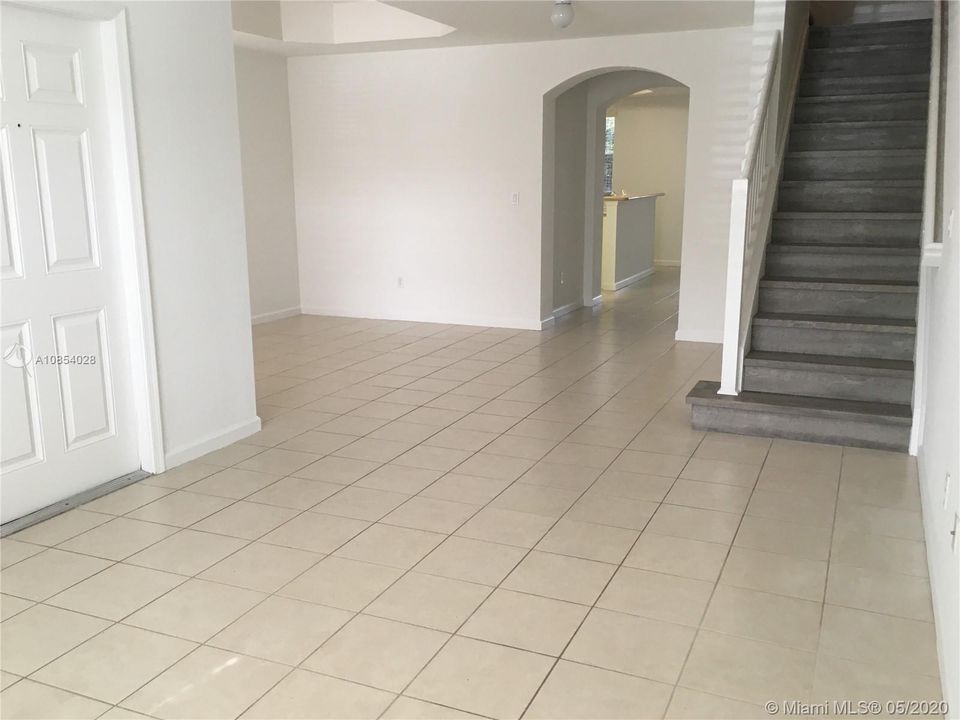 Living room/dining area