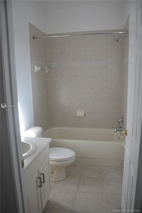 Second bedroom bath