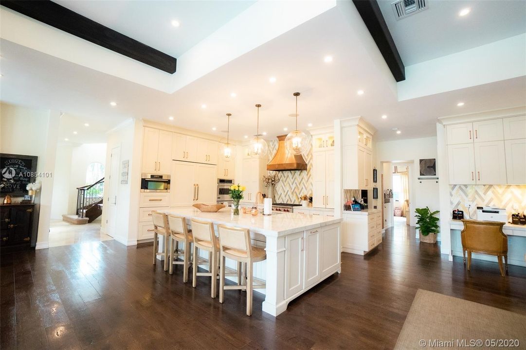 Recently Sold: $2,650,000 (8 beds, 7 baths, 7636 Square Feet)