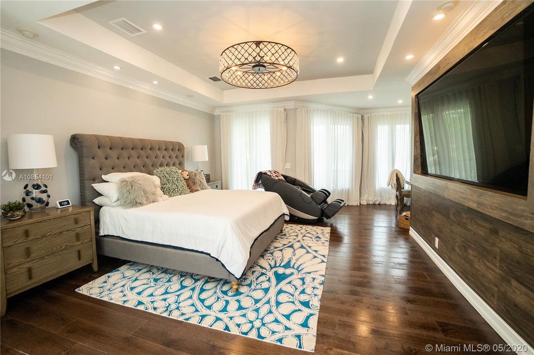 Recently Sold: $2,650,000 (8 beds, 7 baths, 7636 Square Feet)