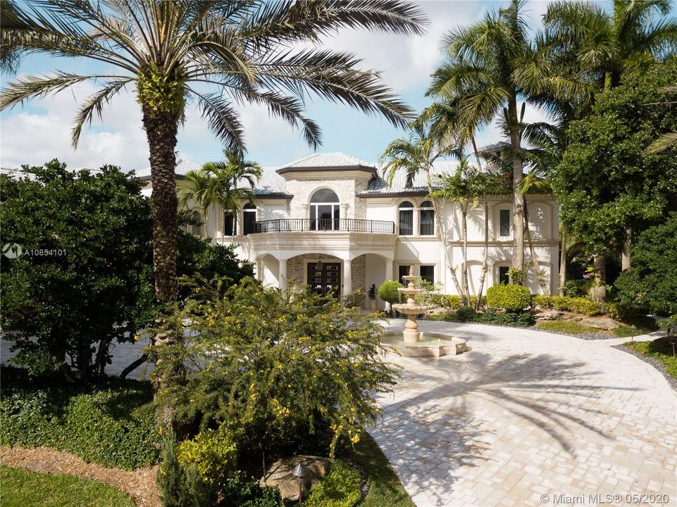 Recently Sold: $2,650,000 (8 beds, 7 baths, 7636 Square Feet)