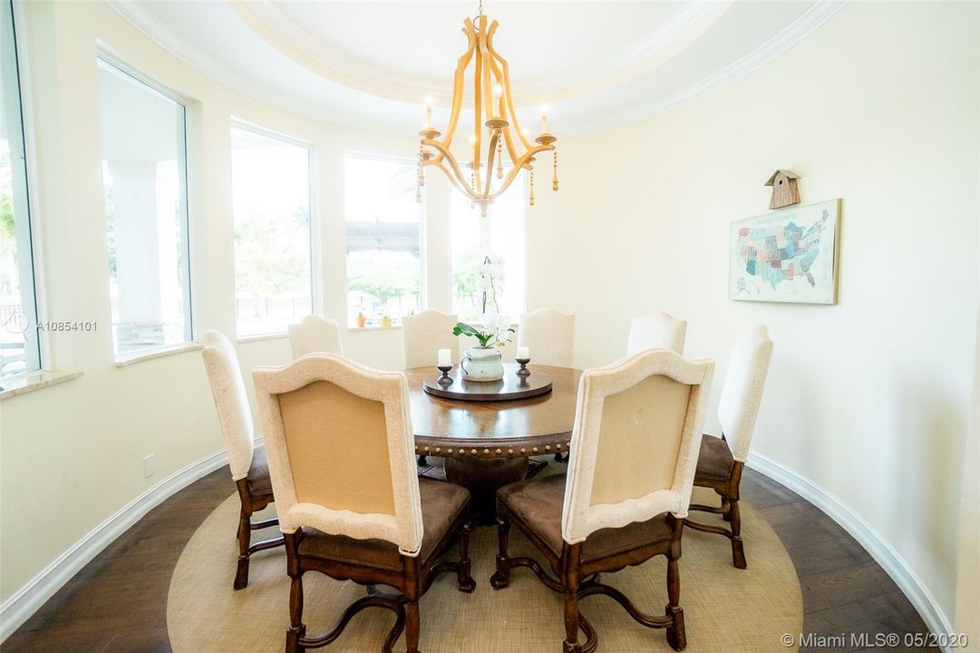 Recently Sold: $2,650,000 (8 beds, 7 baths, 7636 Square Feet)