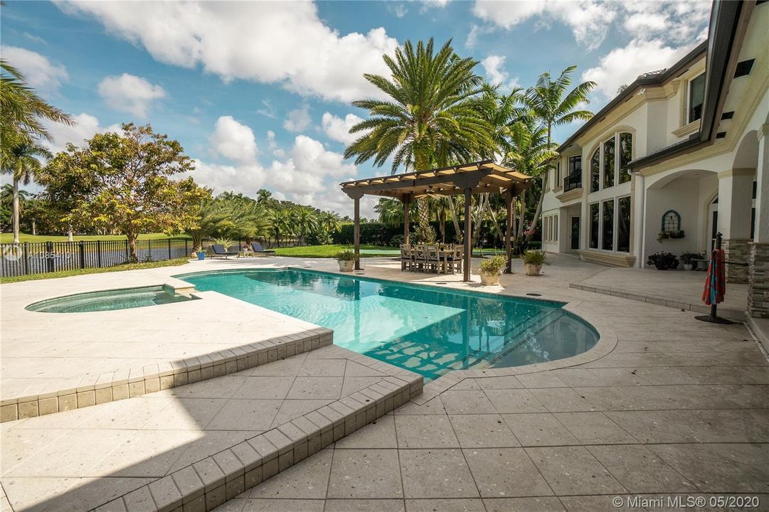Recently Sold: $2,650,000 (8 beds, 7 baths, 7636 Square Feet)