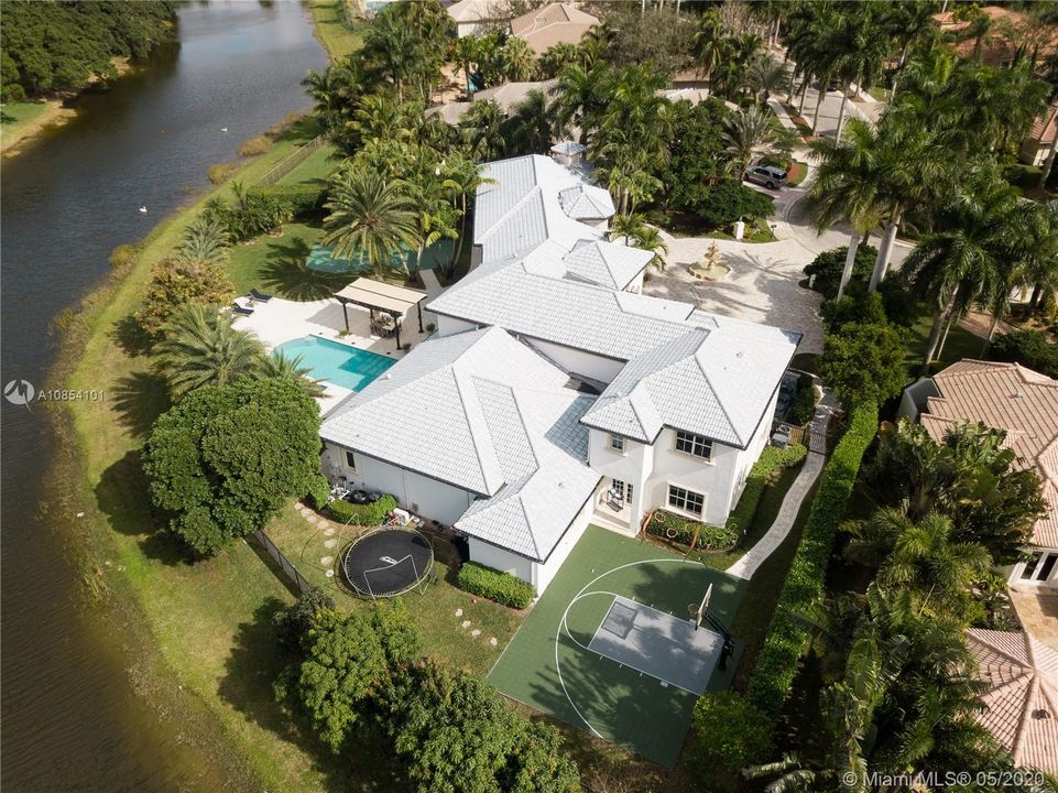 Recently Sold: $2,650,000 (8 beds, 7 baths, 7636 Square Feet)