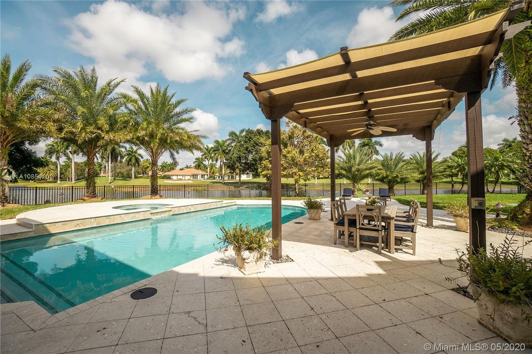 Recently Sold: $2,650,000 (8 beds, 7 baths, 7636 Square Feet)
