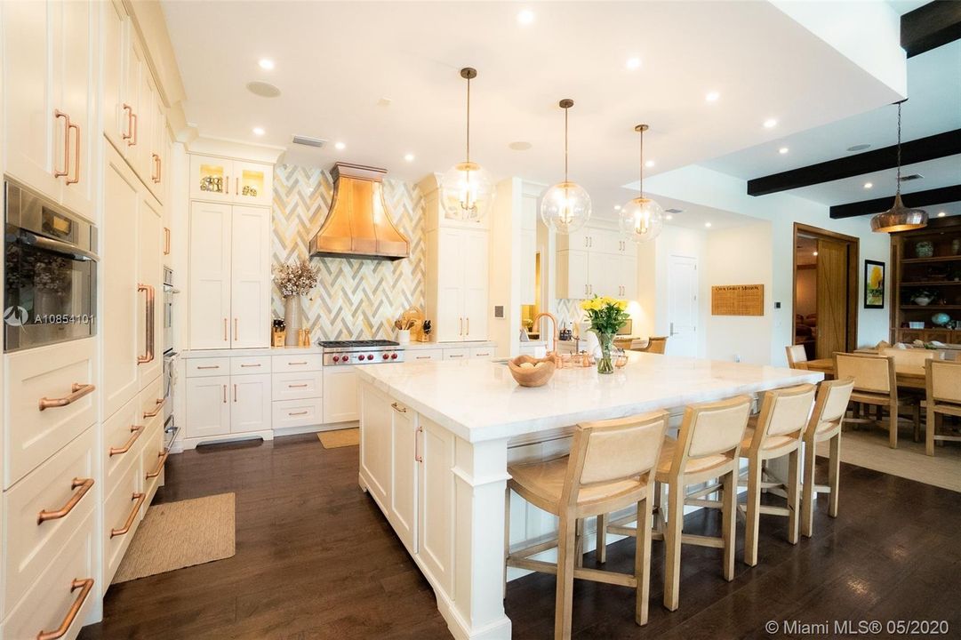 Recently Sold: $2,650,000 (8 beds, 7 baths, 7636 Square Feet)