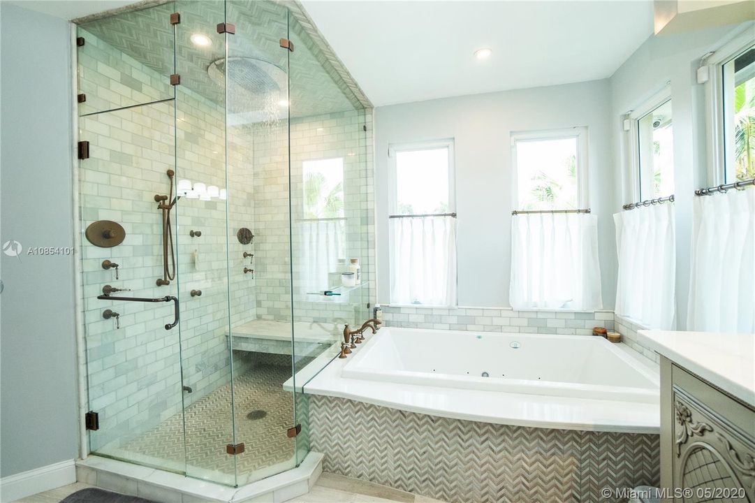 Recently Sold: $2,650,000 (8 beds, 7 baths, 7636 Square Feet)
