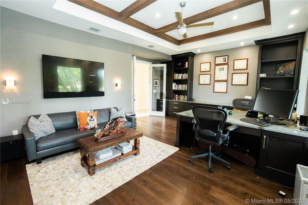 Recently Sold: $2,650,000 (8 beds, 7 baths, 7636 Square Feet)