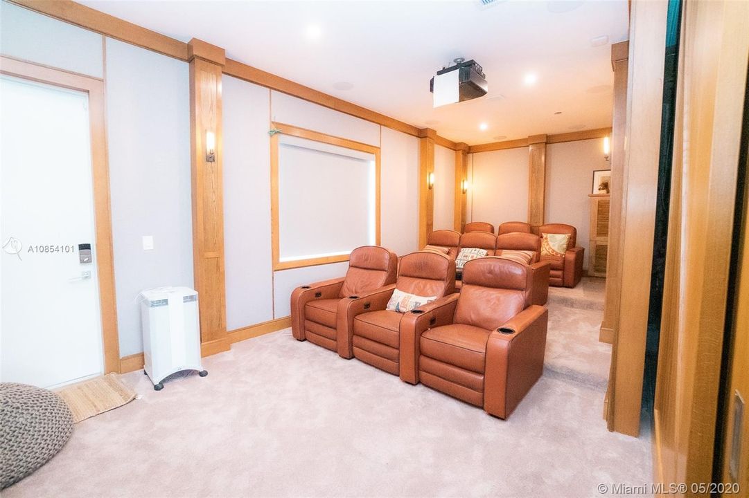 Recently Sold: $2,650,000 (8 beds, 7 baths, 7636 Square Feet)