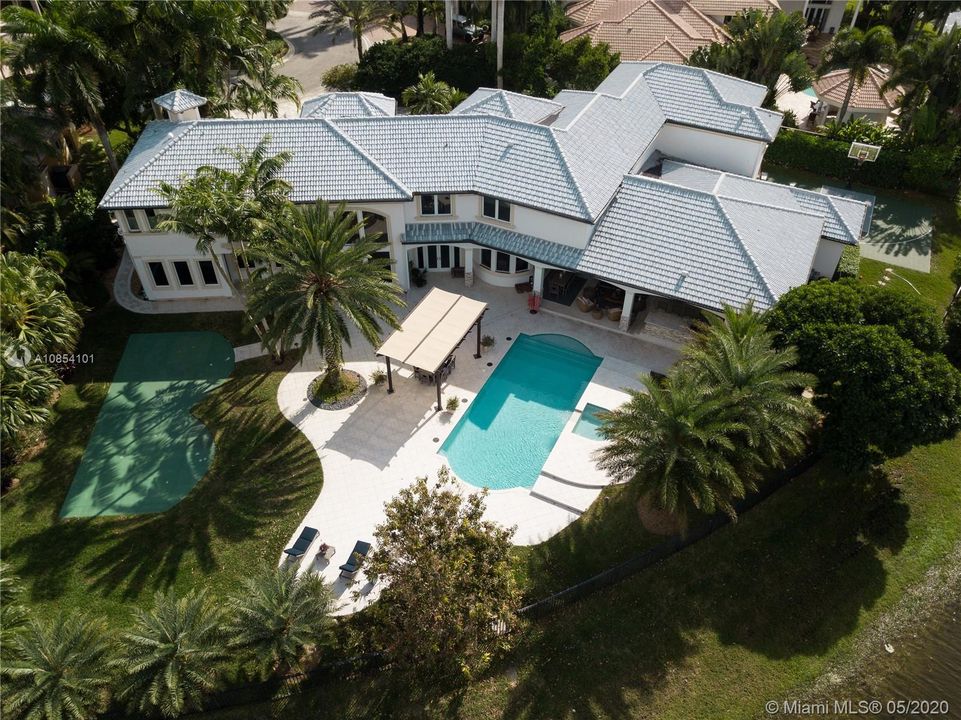 Recently Sold: $2,650,000 (8 beds, 7 baths, 7636 Square Feet)
